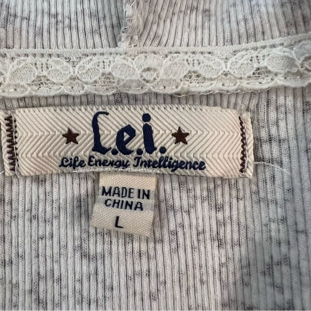 L.e.i. Hoodie Kangaroo Pockets with Lace Girls size Large. - Picture 5 of 5